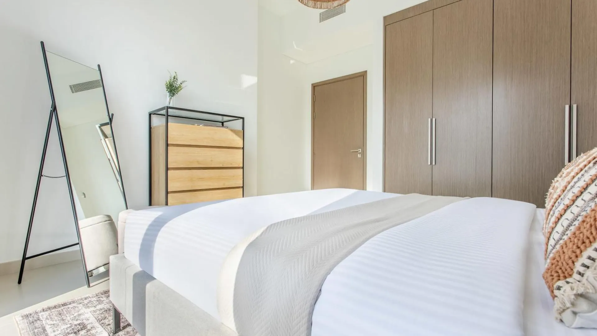 Apartment Frank Porter - Act One Act Two T1 Dubai